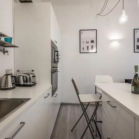 The Minimal Chic - Isola District Apartment